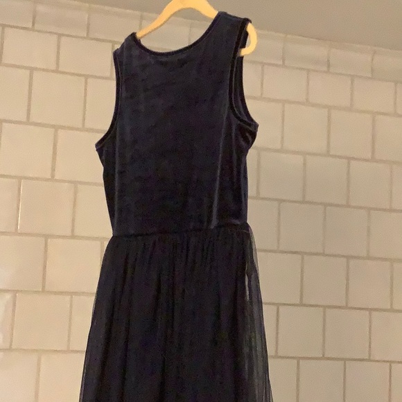 This is a splendid dress. This was never worn! - Picture 2 of 2